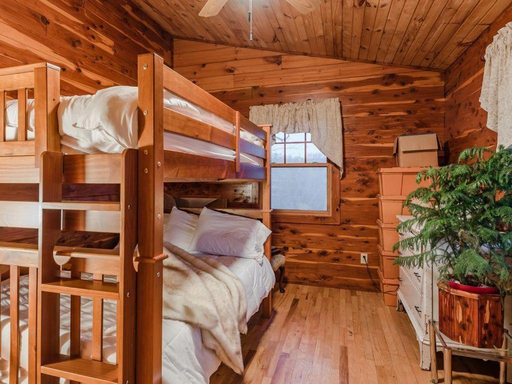 Fly Away Cabin- Modern, Serene, And Convenient Compton エクステリア 写真