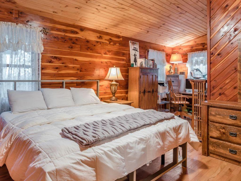 Fly Away Cabin- Modern, Serene, And Convenient Compton エクステリア 写真